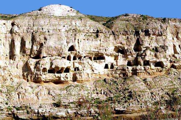 غار تاریخی چهل خانه برازجان 